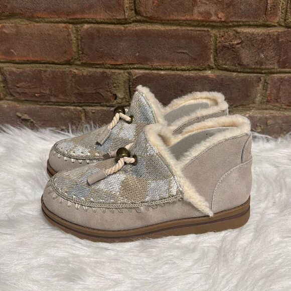 Muk Luks Women’s Stone Suede Ziggy Wilshire Bootie Size 7 NEW - Picture 1 of 9